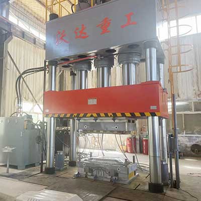 SMC汽車(chē)覆蓋件模壓液壓機_1500噸四柱液壓機