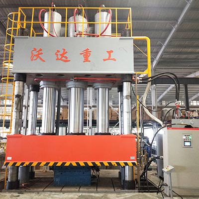 2000噸SMC汽車(chē)導流罩成型液壓機