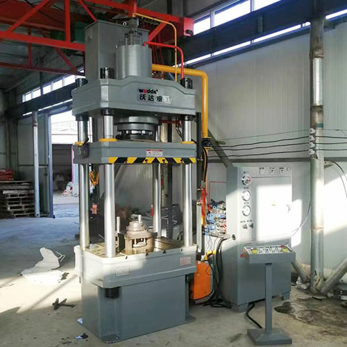 200噸沖壓電動(dòng)三輪車(chē)配件成型液壓機