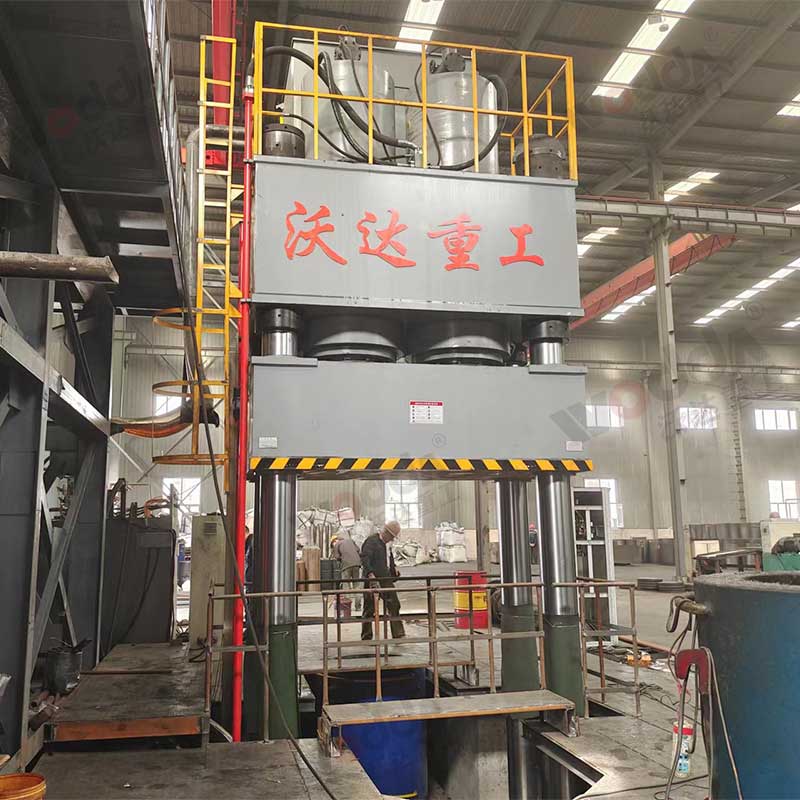 2500噸坩堝液壓機