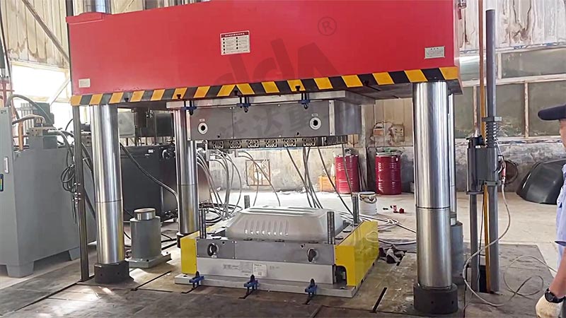 1500噸SMC汽車(chē)覆蓋件模壓成型液壓機