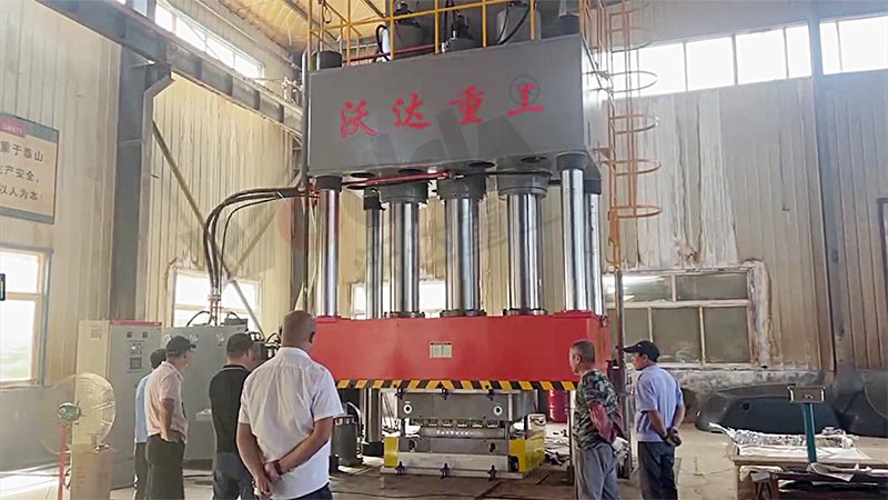 1500噸SMC汽車(chē)覆蓋件模壓成型液壓機