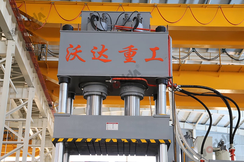 1000噸四柱液壓機細節