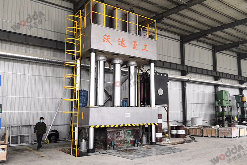 生產(chǎn)2立方玻璃鋼化糞池設備_2000噸四柱液壓機_液壓機廠(chǎng)家