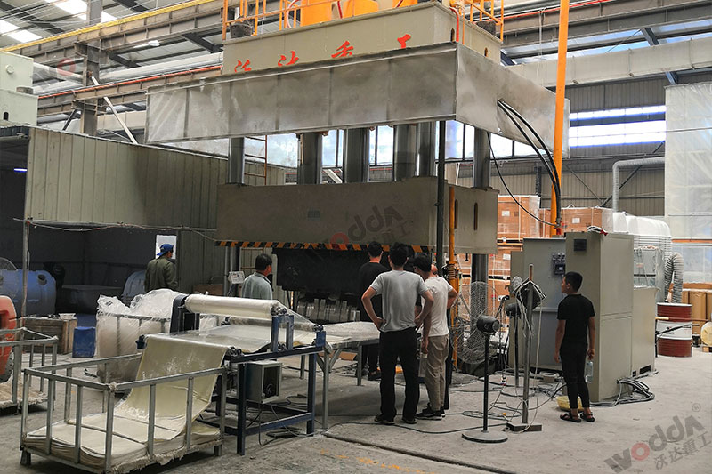 生產(chǎn)2立方玻璃鋼化糞池設備_2000噸四柱液壓機_液壓機廠(chǎng)家
