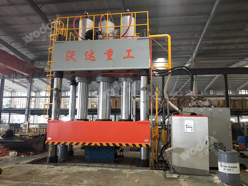 SMC汽車(chē)導流罩成型液壓機