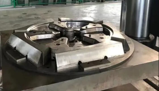 汽車(chē)輪轂模具