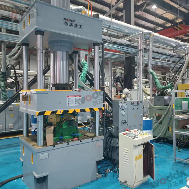 200噸液壓機模壓SMC高壓線(xiàn)絕緣子.jpg