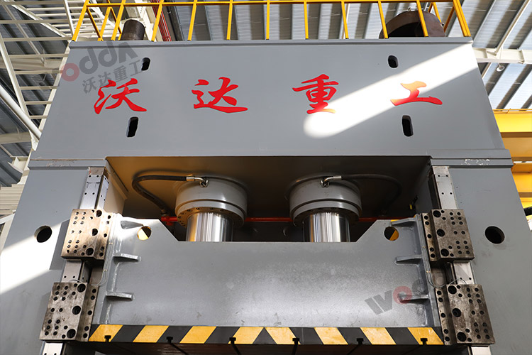 2000噸框架液壓機（滑塊、活塞）