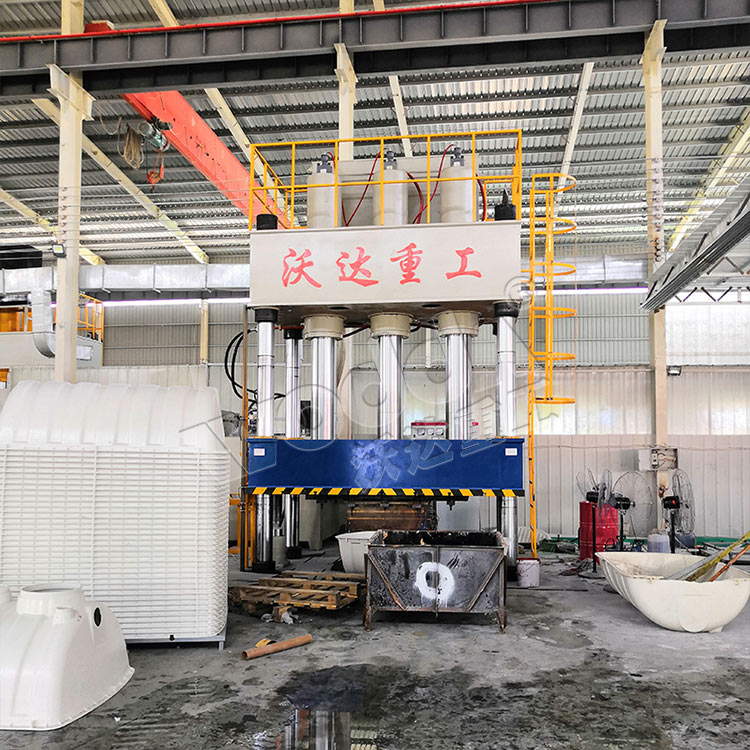 1000噸SMC玻璃鋼風(fēng)機罩化糞池成型液壓機.jpg