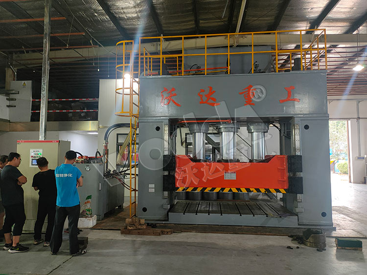 1000噸框架式薄板拉伸液壓機客戶(hù)現場(chǎng).jpg