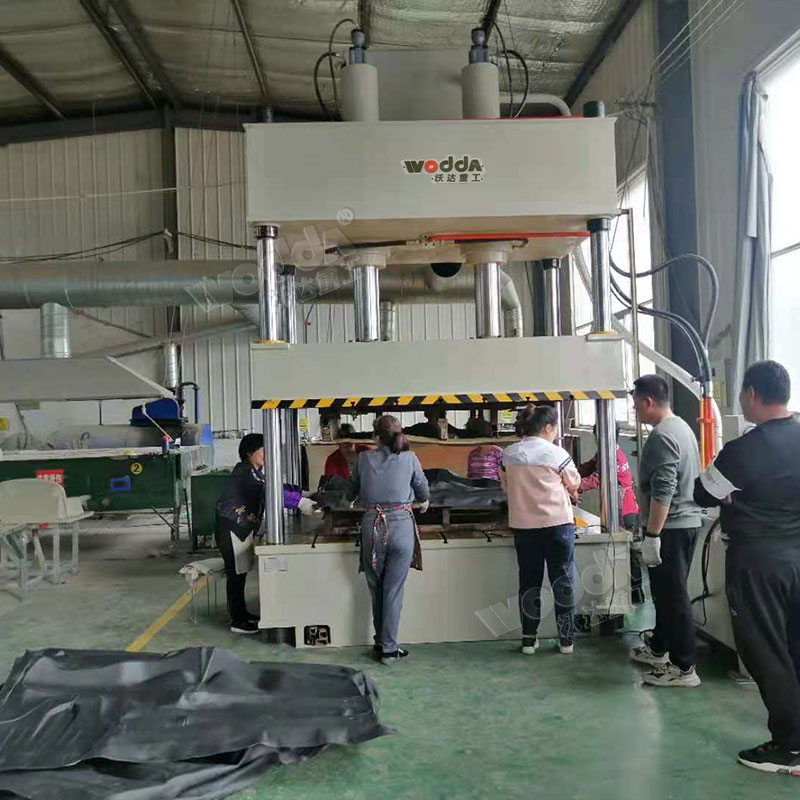 200噸汽車(chē)腳墊熱壓成型液壓機