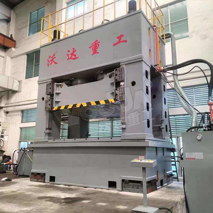 2000噸框架式液壓機現場(chǎng)安裝