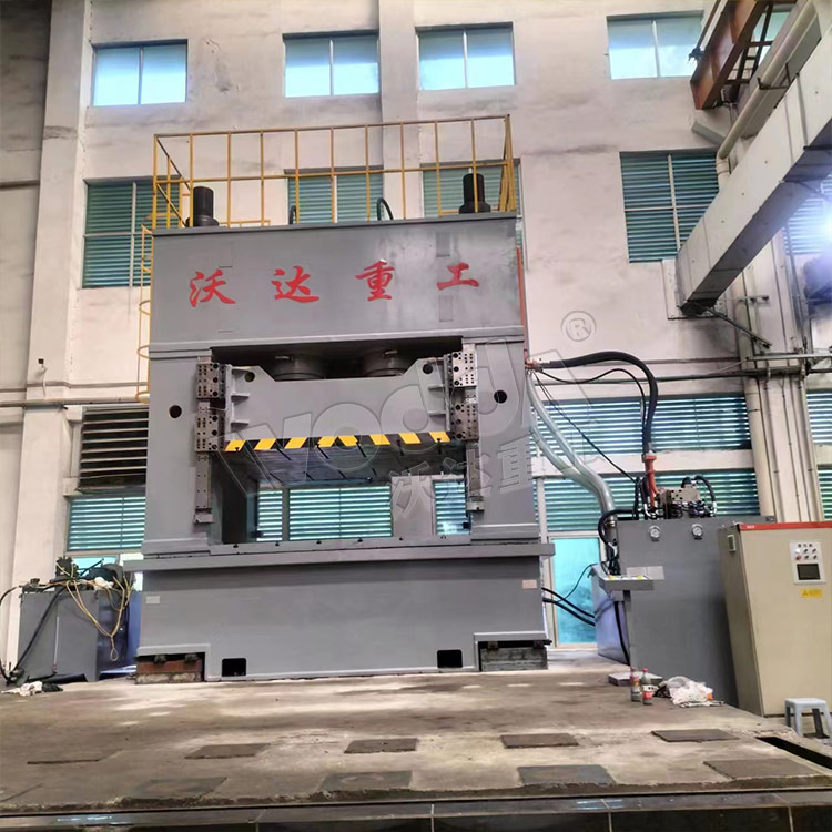 2000噸框架液壓機客戶(hù)現場(chǎng)