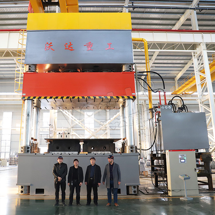 2000噸四柱液壓機車(chē)間驗機