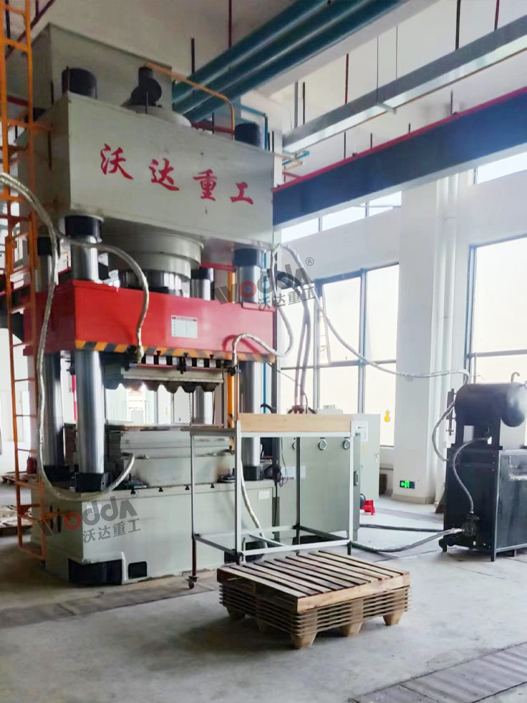 1000噸木屑托盤(pán)成型液壓機
