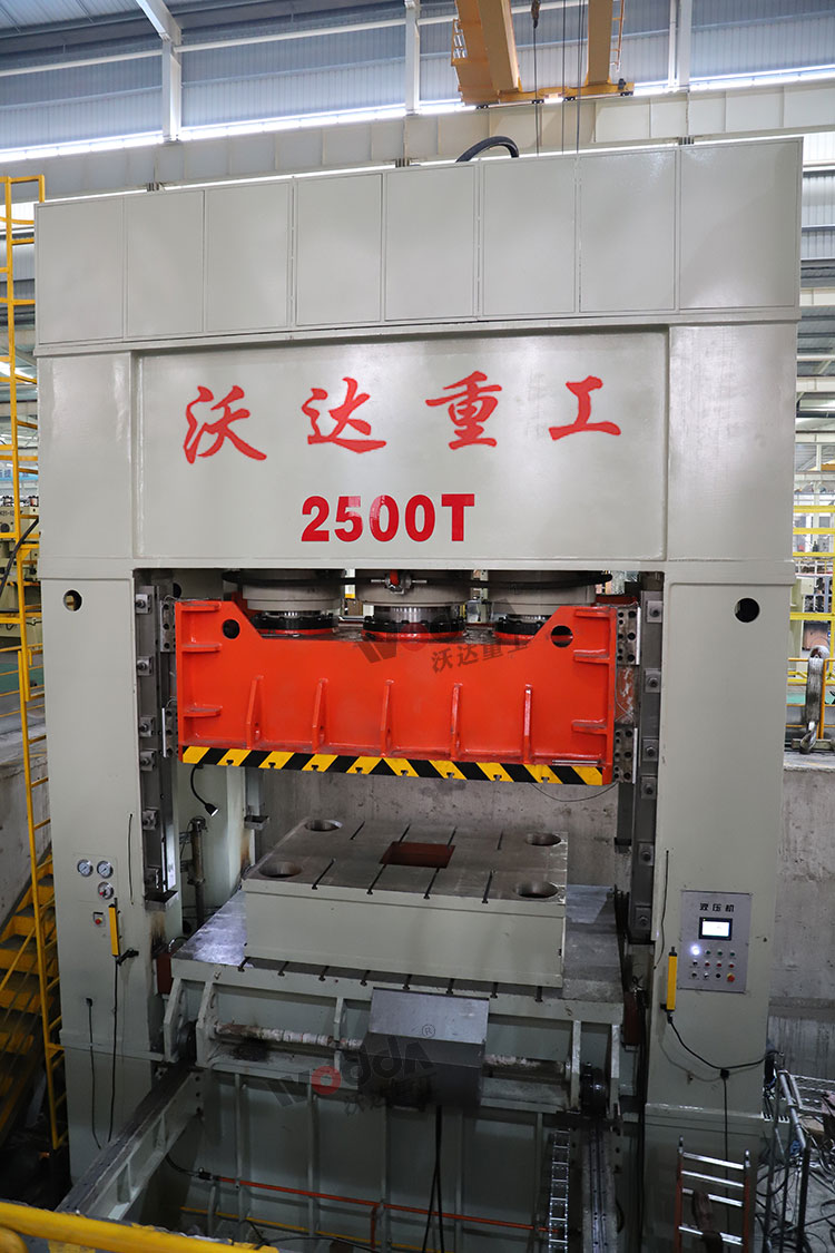 2500噸汽車(chē)配件成型液壓機
