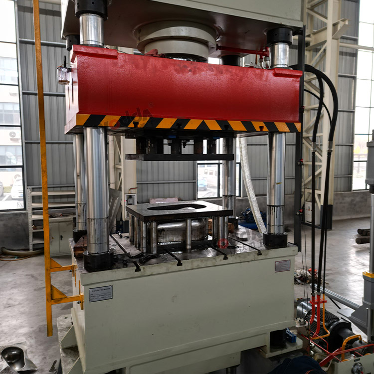 315噸四柱液壓機車(chē)間試機