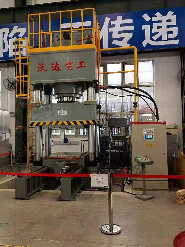 1000噸復合材料成型液壓機現場(chǎng)試機