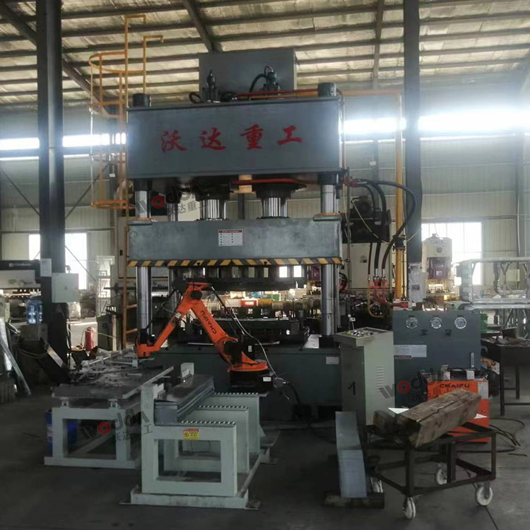 汽車(chē)配件成型液壓機客戶(hù)現場(chǎng)