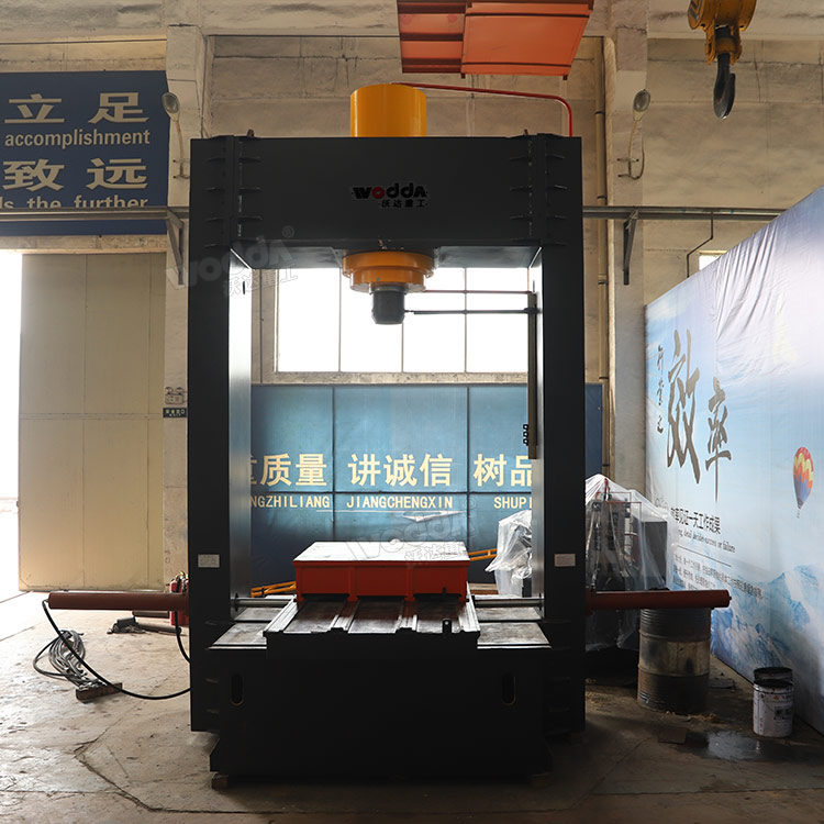 400噸龍門(mén)液壓機