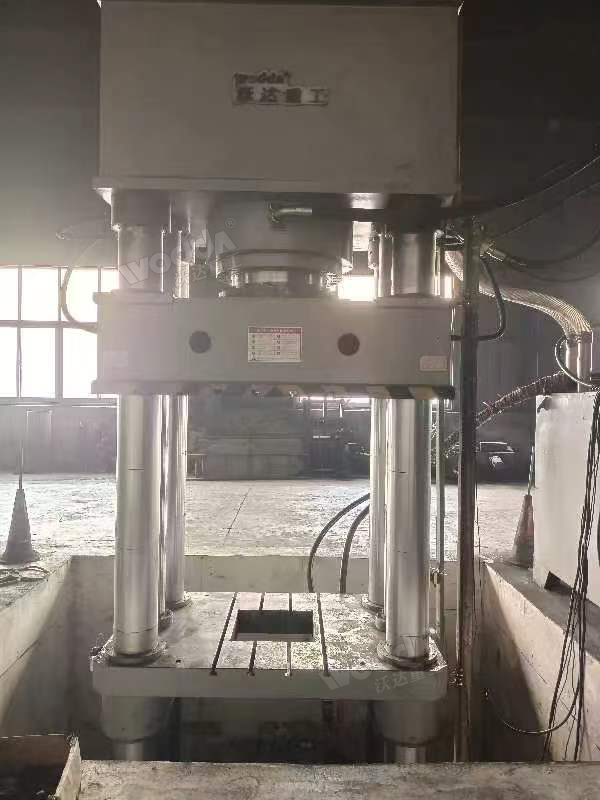 800噸匣缽液壓機客戶(hù)車(chē)間安裝完成