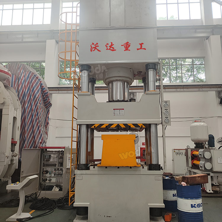 800噸金屬冷擠壓液壓機客戶(hù)現場(chǎng)