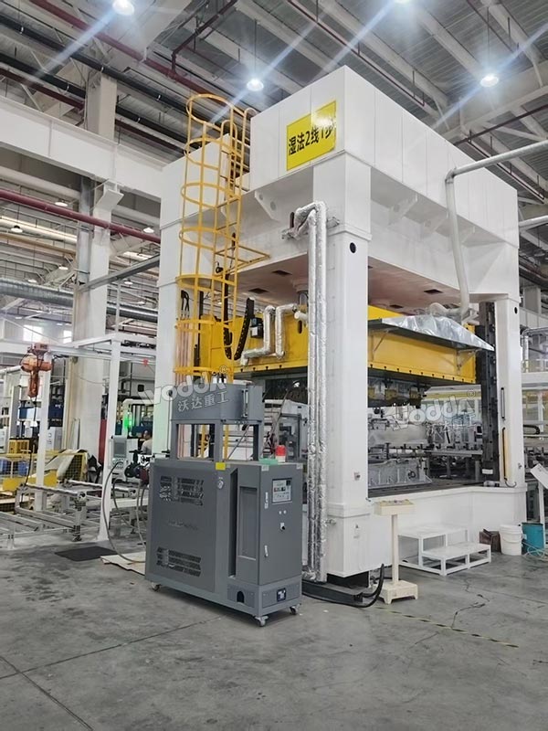 400噸框架式液壓機.jpg