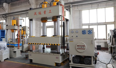 電車(chē)擋風(fēng)板成型液壓機