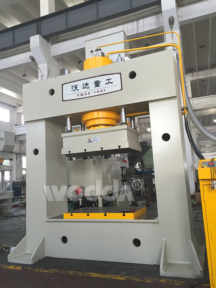 200噸大跨徑龍門(mén)液壓機