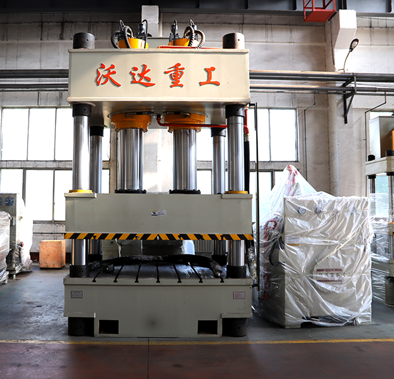 電動(dòng)車(chē)擋風(fēng)成型液壓機
