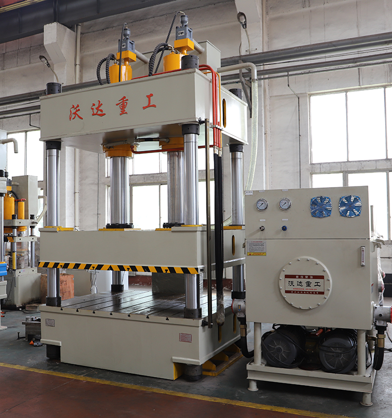 電動(dòng)車(chē)擋風(fēng)板液壓機
